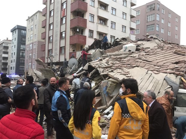 Kartal'daki çöken binadan ilk görüntüler...