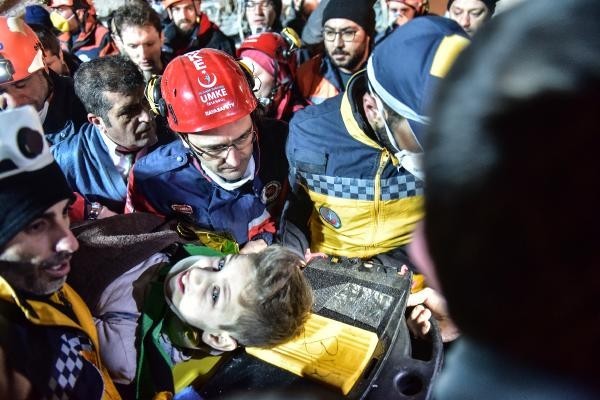 Kartal'daki çöken binadan ilk görüntüler...