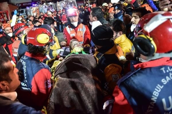 Kartal'daki çöken binadan ilk görüntüler...