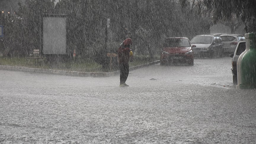 Meteoroloji'den kuvvetli yağış ve fırtına uyarısı