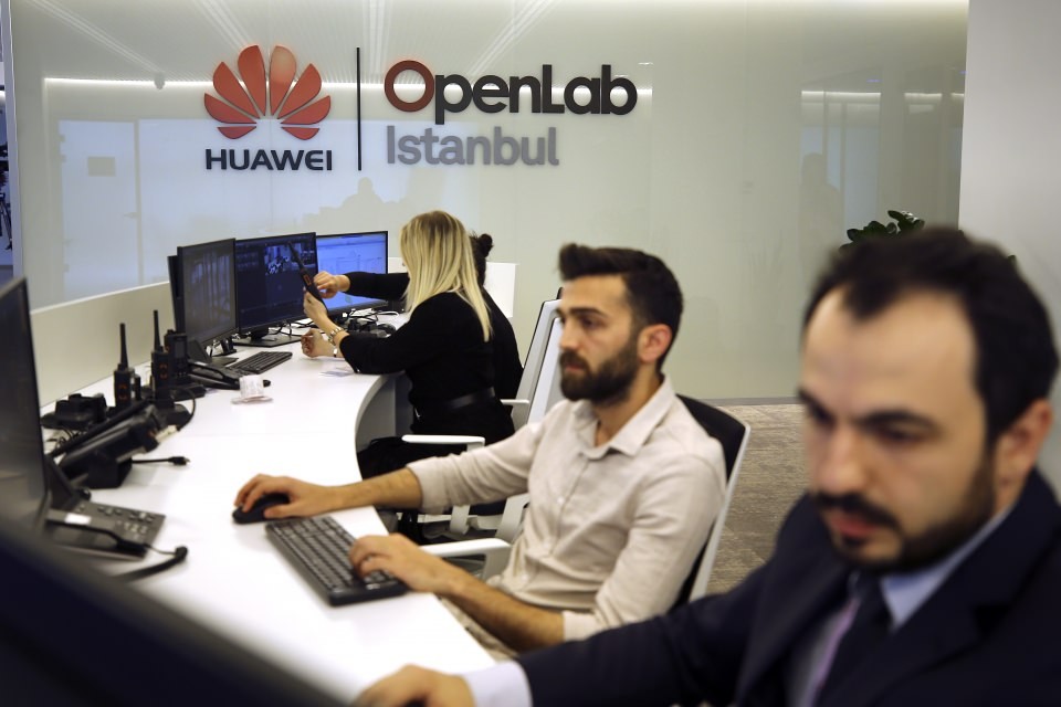 Huawei Türk mühendisler sırtladı