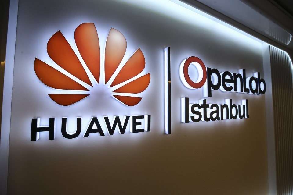 Huawei Türk mühendisler sırtladı