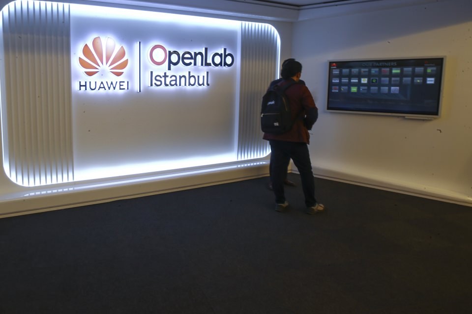 Huawei Türk mühendisler sırtladı