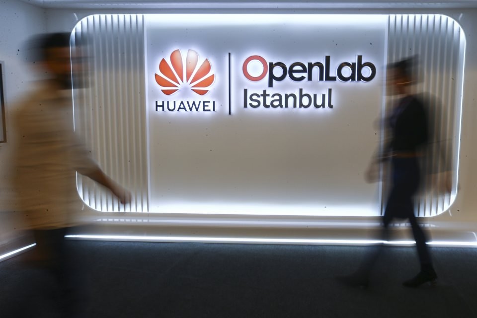 Huawei Türk mühendisler sırtladı