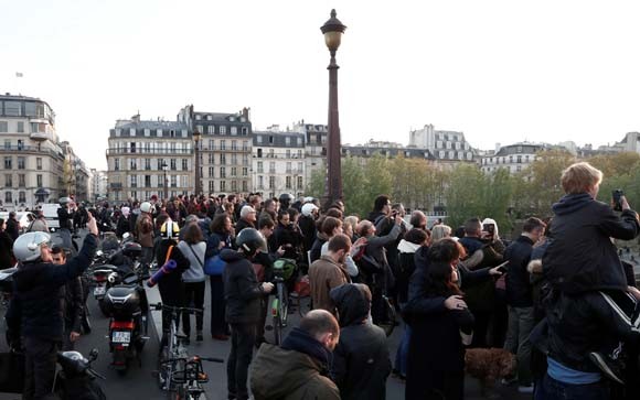 Dünya şokta! Tarihi Notre Dame Katedrali kül oldu