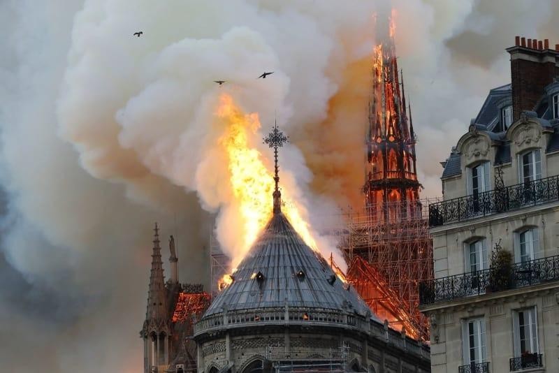 Notre Dame Katedrali yangın sonrası içeriden ilk kez görüntülendi!