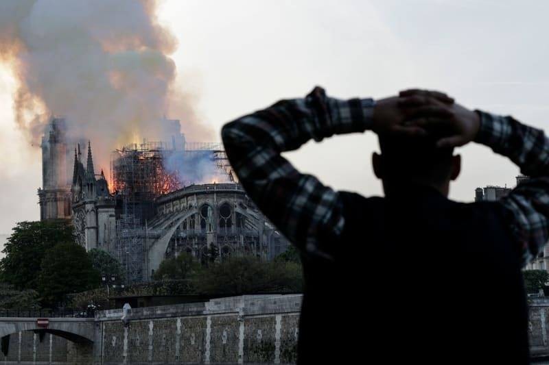 Notre Dame Katedrali yangın sonrası içeriden ilk kez görüntülendi!