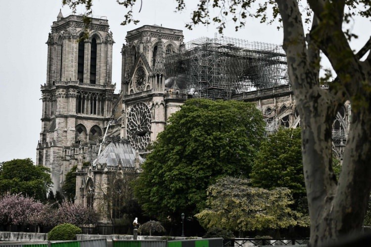 Notre Dame Katedrali yangın sonrası içeriden ilk kez görüntülendi!