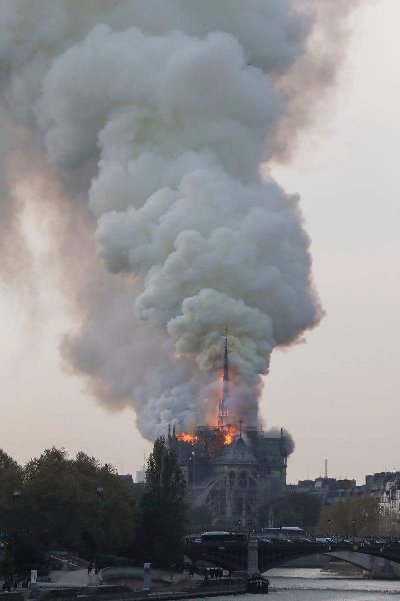 Notre Dame Katedrali yangın sonrası içeriden ilk kez görüntülendi!