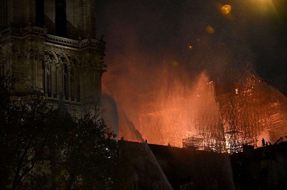 Notre Dame Katedrali yangın sonrası içeriden ilk kez görüntülendi!