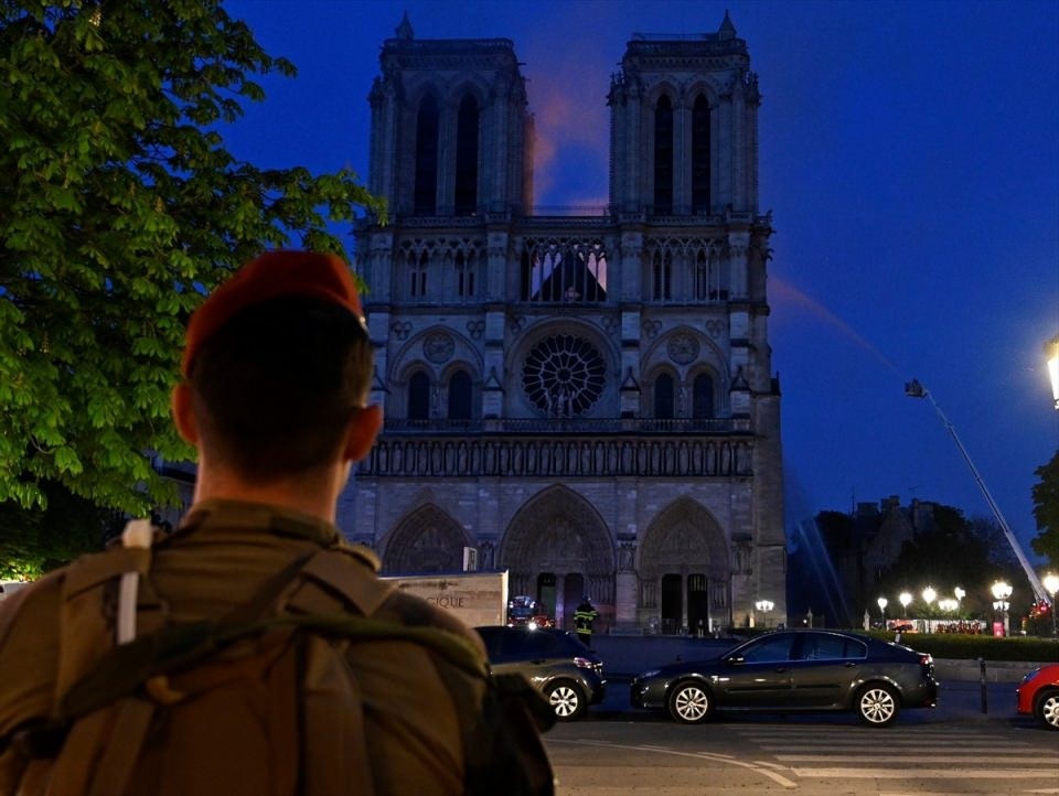 Notre Dame Katedrali yangın sonrası içeriden ilk kez görüntülendi!