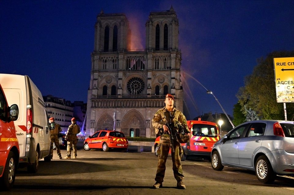 Notre Dame Katedrali yangın sonrası içeriden ilk kez görüntülendi!