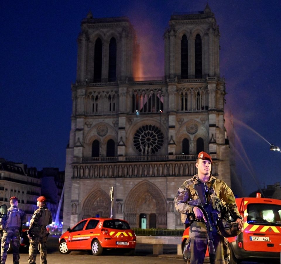 Notre Dame Katedrali yangın sonrası içeriden ilk kez görüntülendi!