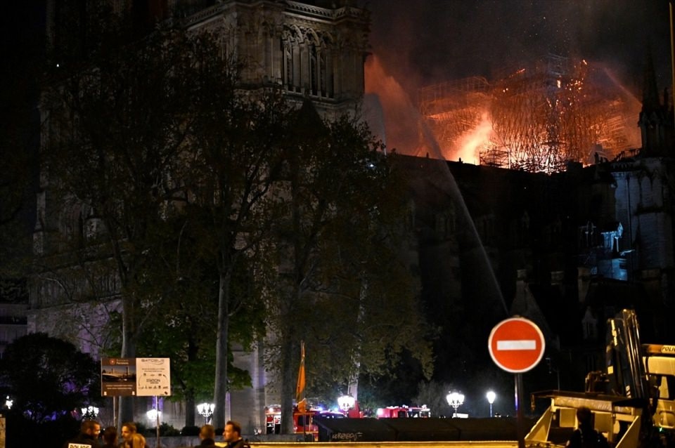 Notre Dame Katedrali yangın sonrası içeriden ilk kez görüntülendi!