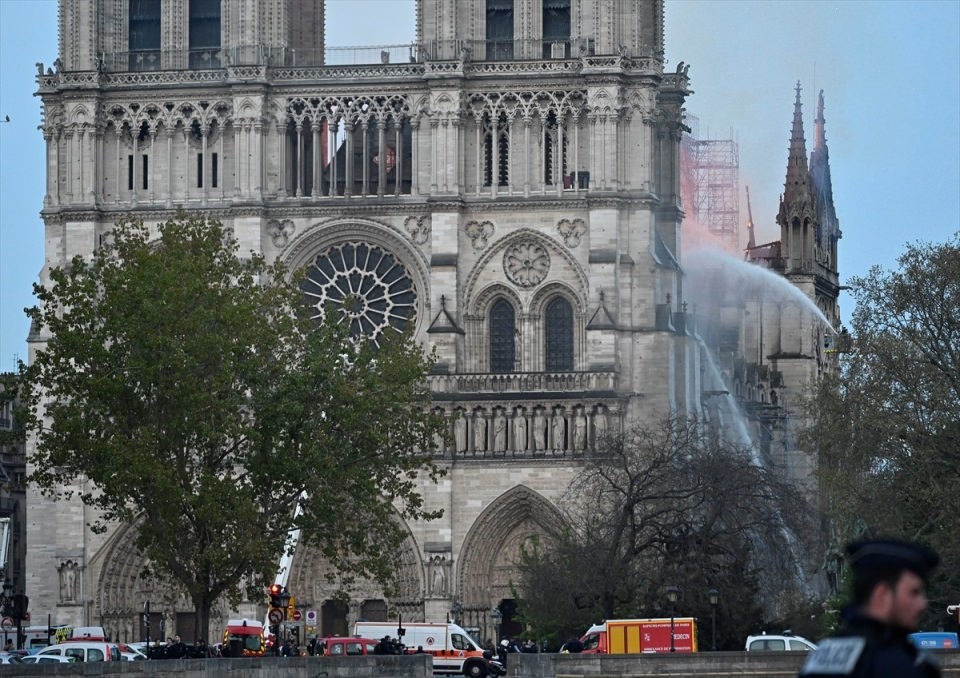 Notre Dame Katedrali yangın sonrası içeriden ilk kez görüntülendi!