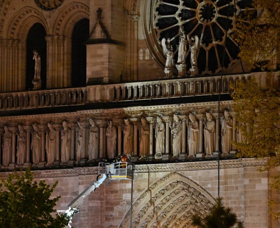 Notre Dame Katedrali yangın sonrası içeriden ilk kez görüntülendi!