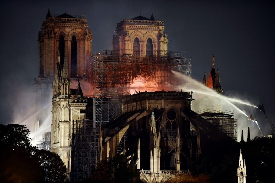 Notre Dame Katedrali yangın sonrası içeriden ilk kez görüntülendi!