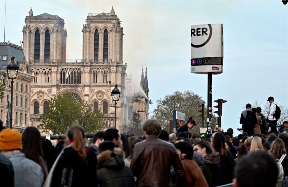 Notre Dame Katedrali yangın sonrası içeriden ilk kez görüntülendi!