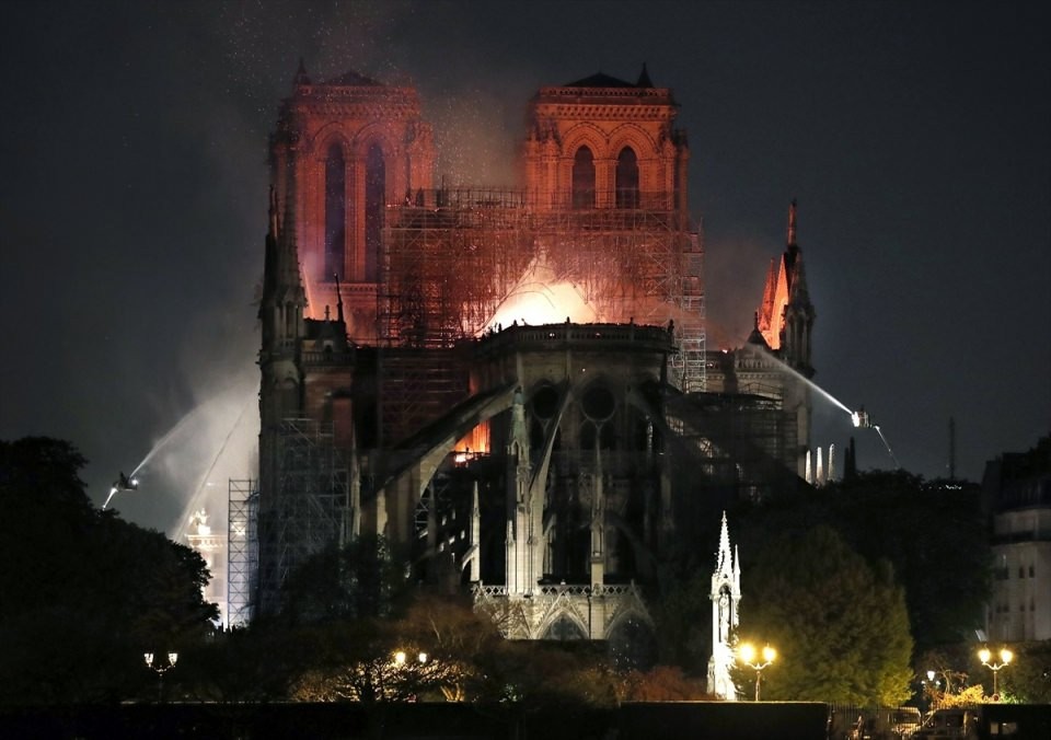 Notre Dame Katedrali yangın sonrası içeriden ilk kez görüntülendi!