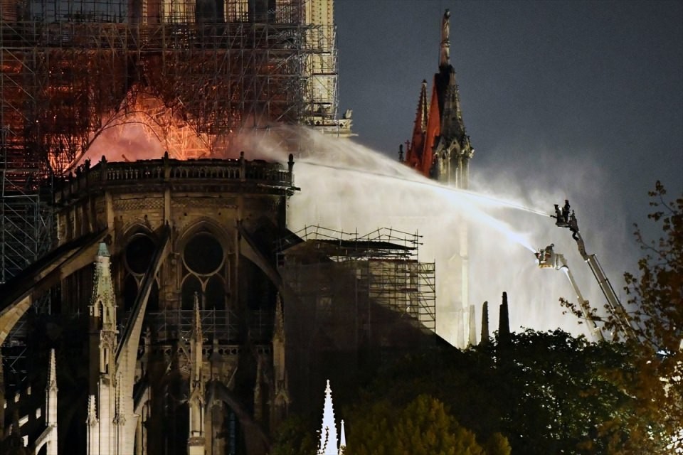 Notre Dame Katedrali yangın sonrası içeriden ilk kez görüntülendi!