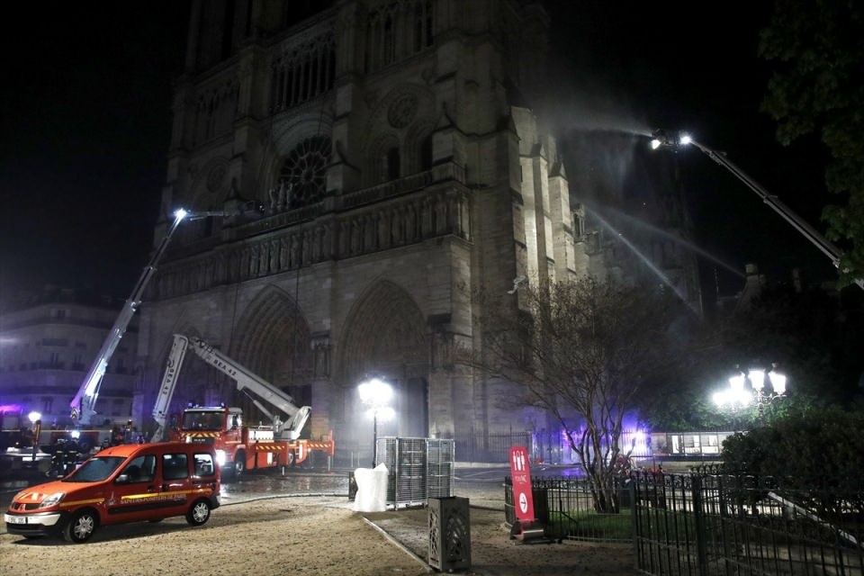 Notre Dame Katedrali yangın sonrası içeriden ilk kez görüntülendi!