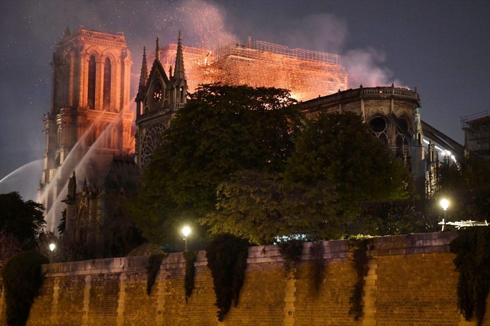 Notre Dame Katedrali yangın sonrası içeriden ilk kez görüntülendi!