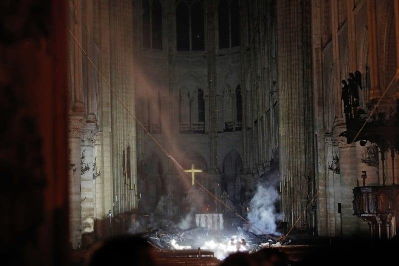 Notre Dame Katedrali yangın sonrası içeriden ilk kez görüntülendi!