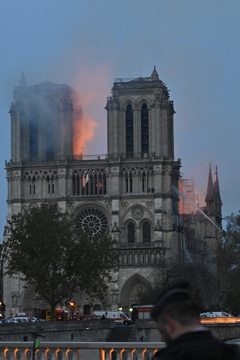 Notre Dame Katedrali yangın sonrası içeriden ilk kez görüntülendi!