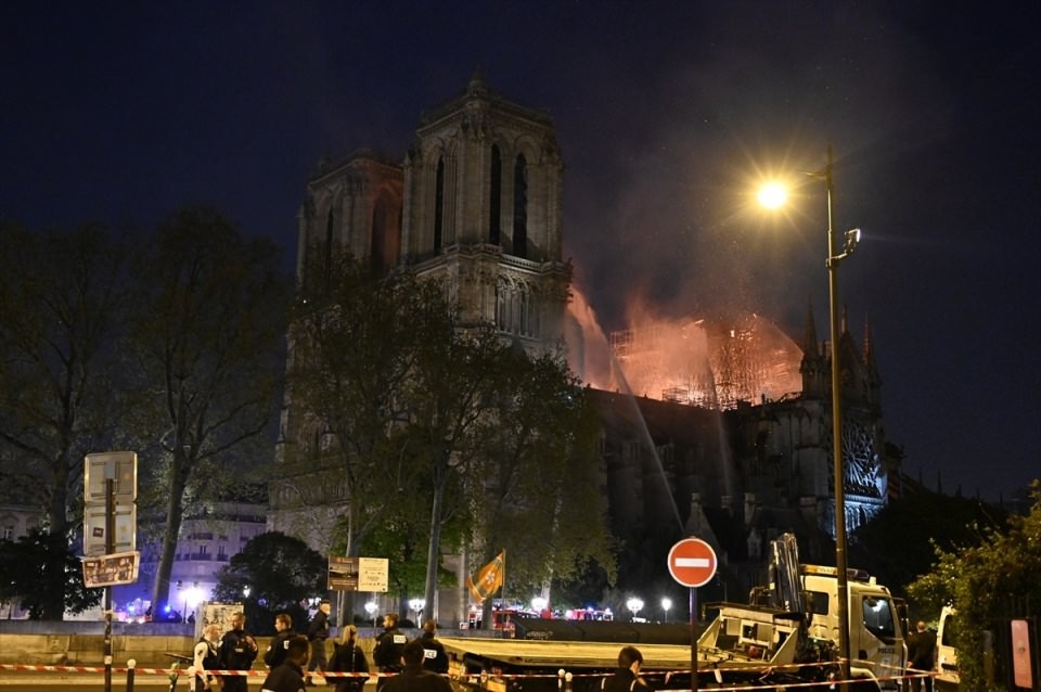 Notre Dame Katedrali yangın sonrası içeriden ilk kez görüntülendi!