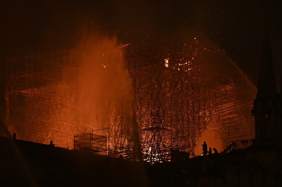 Notre Dame Katedrali yangın sonrası içeriden ilk kez görüntülendi!