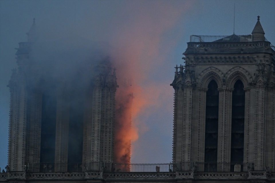 Notre Dame Katedrali yangın sonrası içeriden ilk kez görüntülendi!