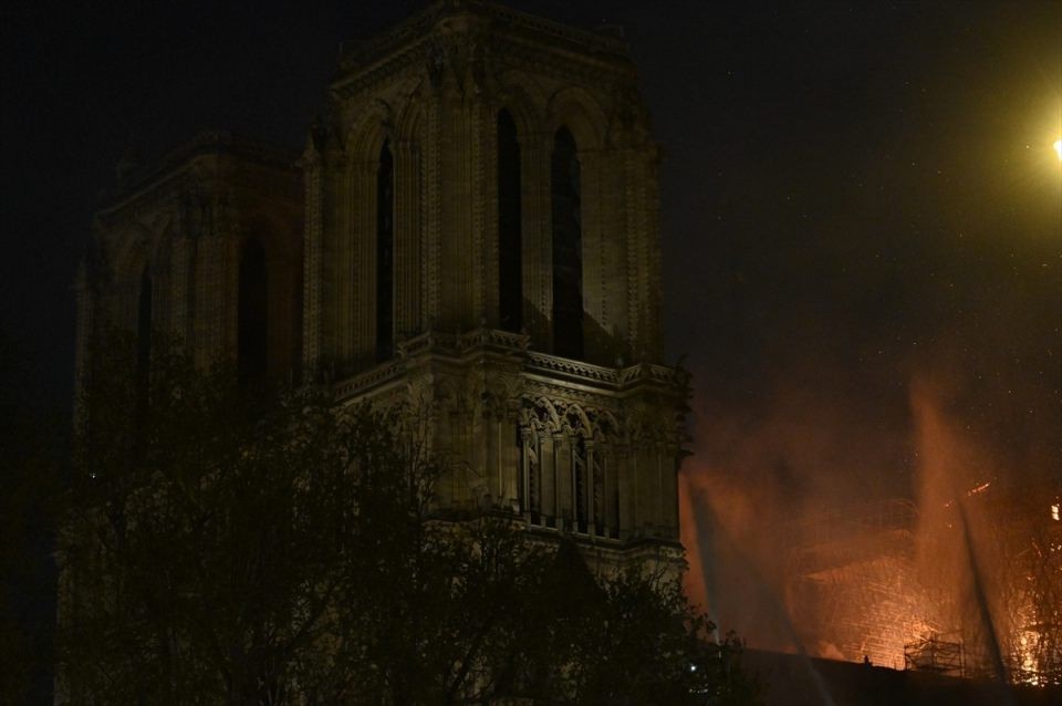 Notre Dame Katedrali yangın sonrası içeriden ilk kez görüntülendi!