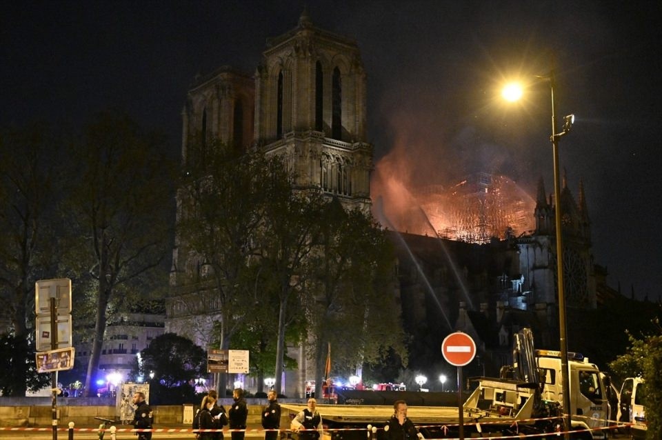 Notre Dame Katedrali yangın sonrası içeriden ilk kez görüntülendi!