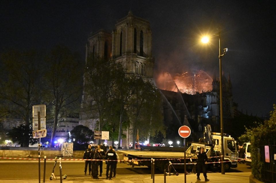 Notre Dame Katedrali yangın sonrası içeriden ilk kez görüntülendi!