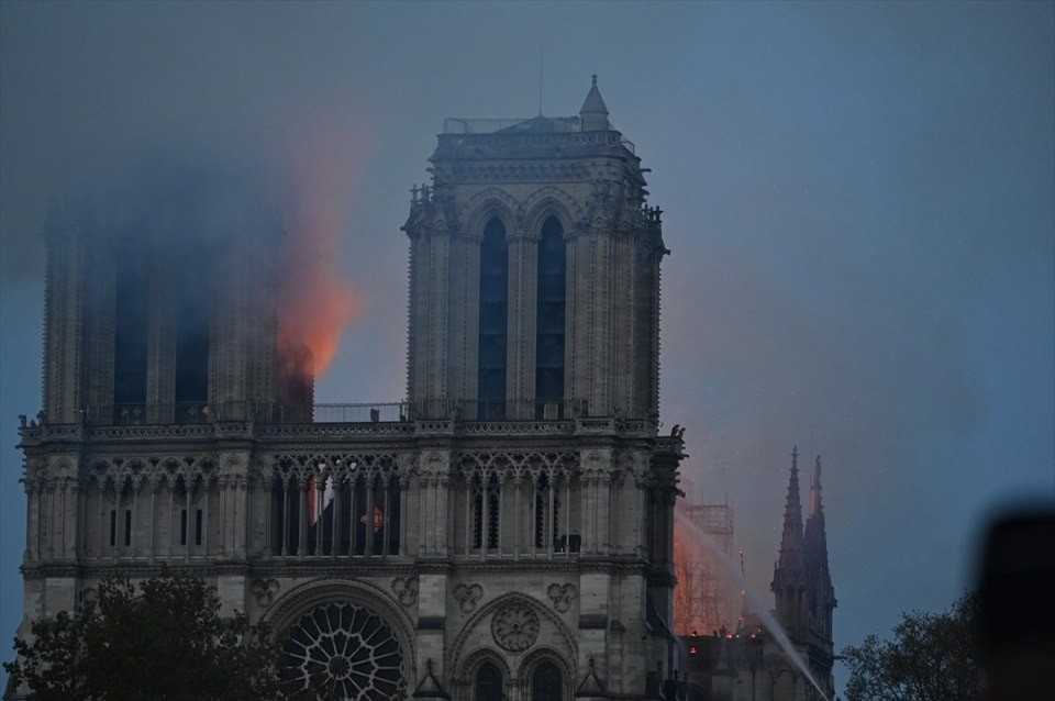 Notre Dame Katedrali yangın sonrası içeriden ilk kez görüntülendi!