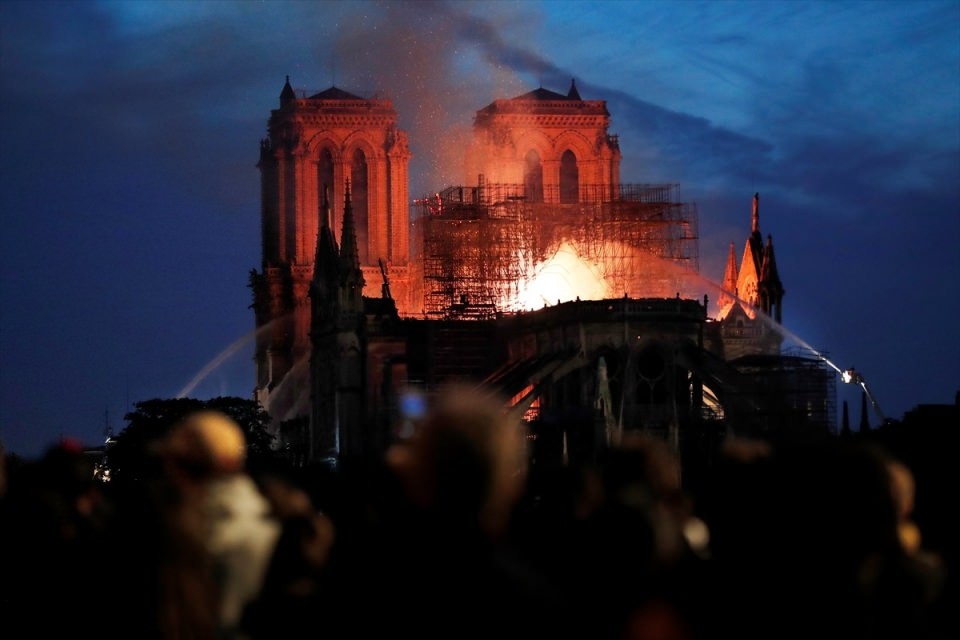 Notre Dame Katedrali yangın sonrası içeriden ilk kez görüntülendi!