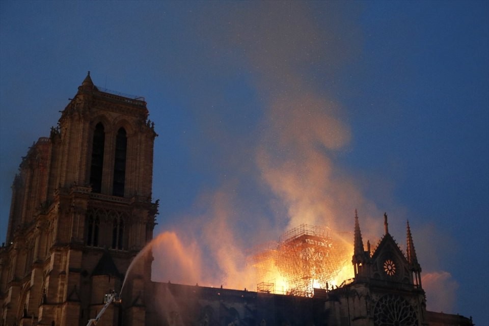 Notre Dame Katedrali yangın sonrası içeriden ilk kez görüntülendi!