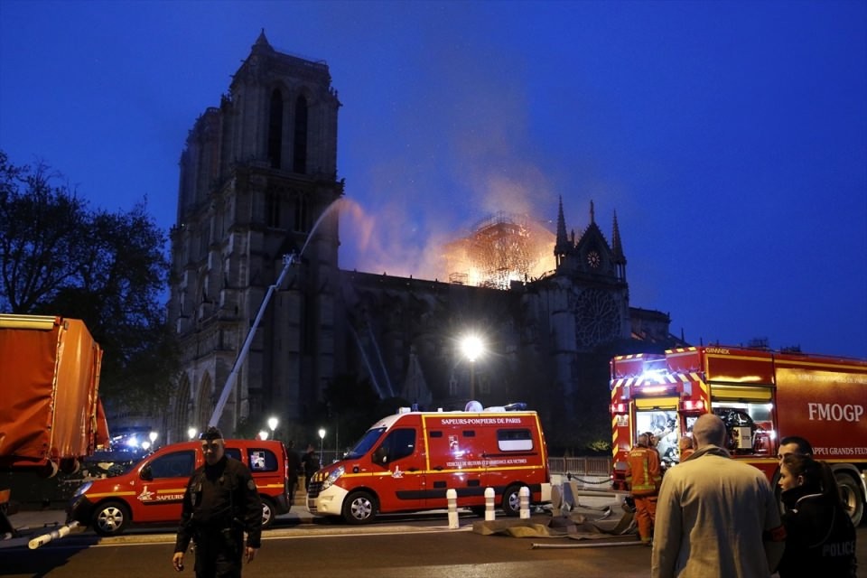 Notre Dame Katedrali yangın sonrası içeriden ilk kez görüntülendi!