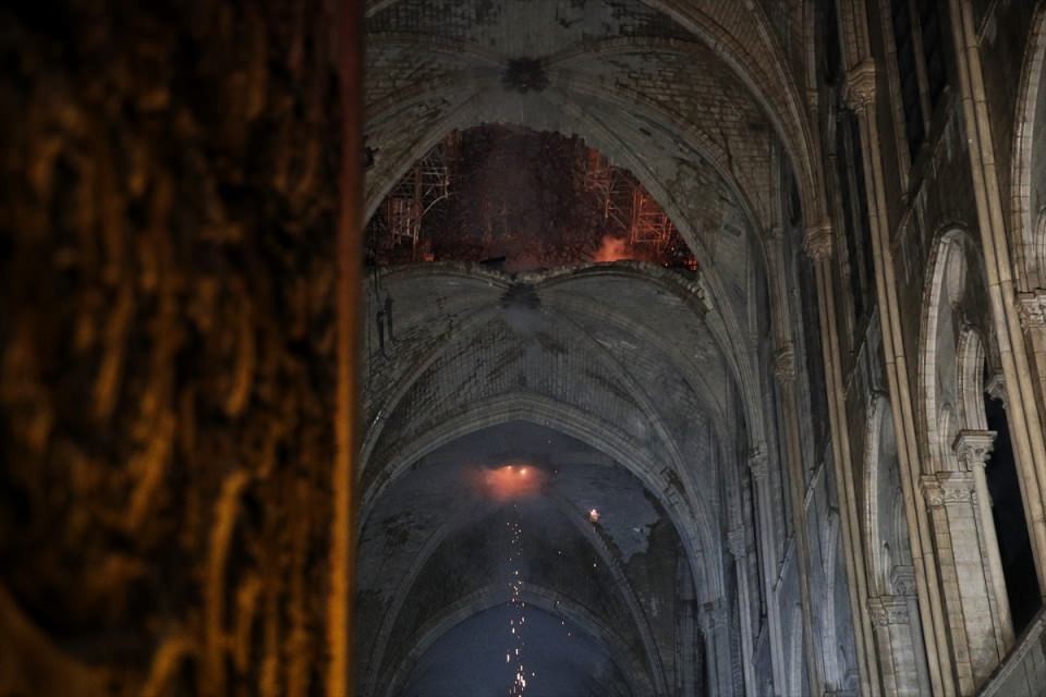 Notre Dame Katedrali yangın sonrası içeriden ilk kez görüntülendi!