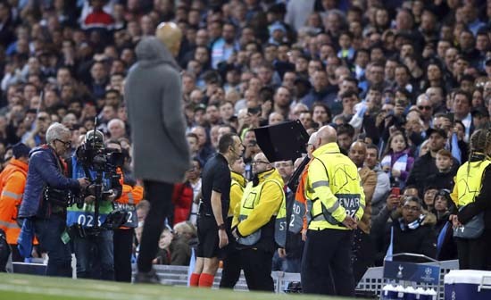 UEFA resmen açıkladı! Cüneyt Çakır...