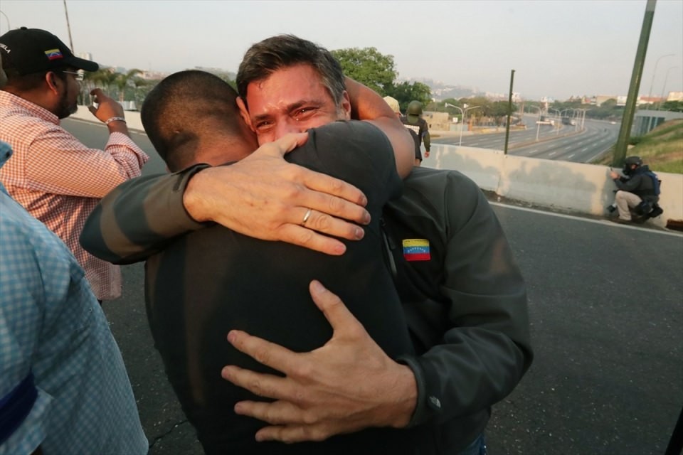 Venezuela'da darbe girişimi! İlk fotoğraflar...