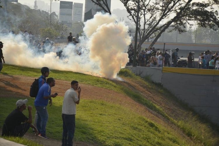 Venezuela'da darbe girişimi! İlk fotoğraflar...