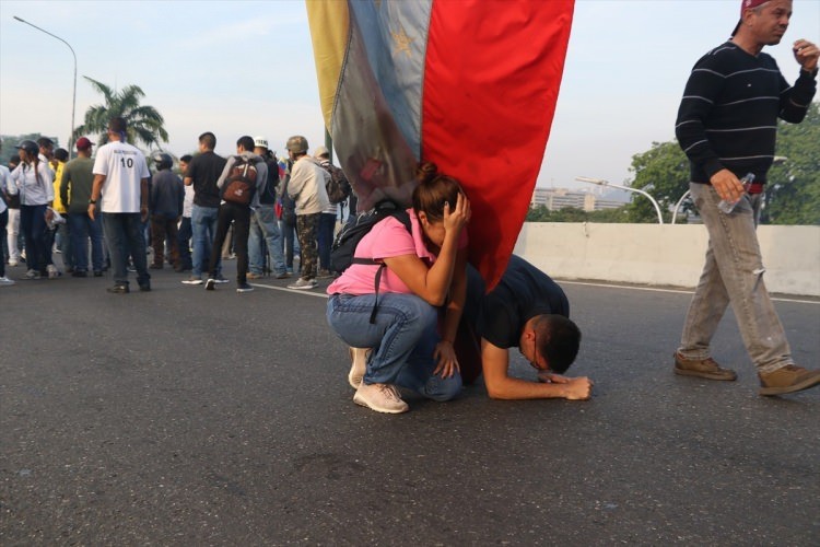 Venezuela'da darbe girişimi! İlk fotoğraflar...