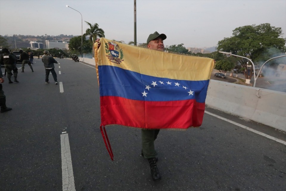 Venezuela'da darbe girişimi! İlk fotoğraflar...