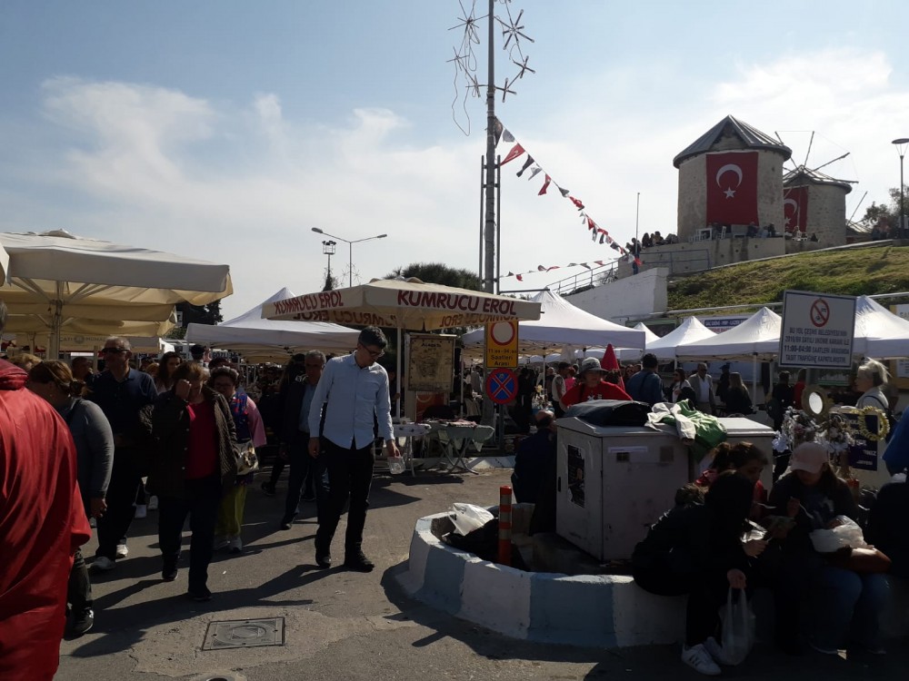 Alaçatı Ot Festivali bin bir çeşit lezzetle başladı