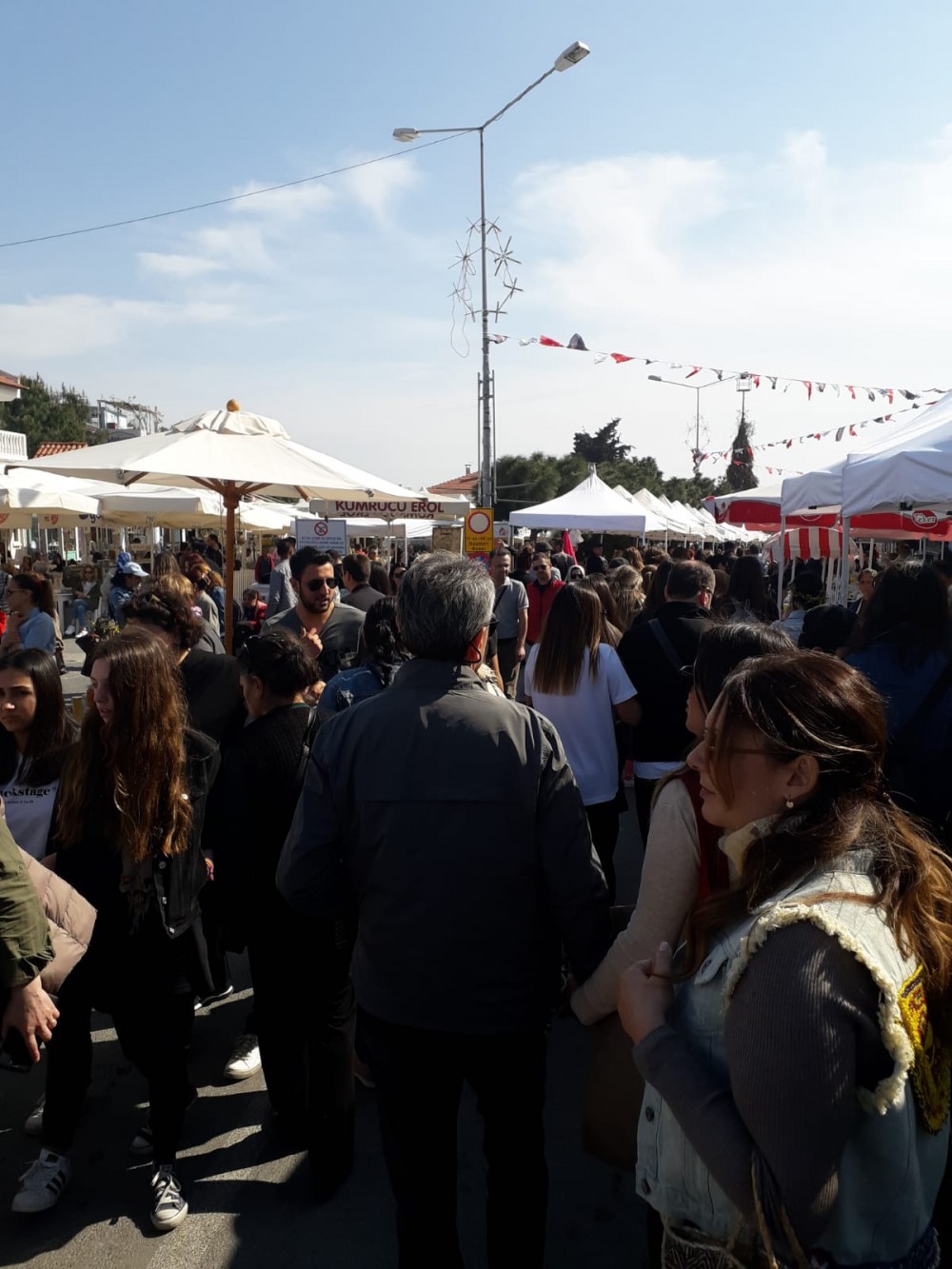 Alaçatı Ot Festivali bin bir çeşit lezzetle başladı