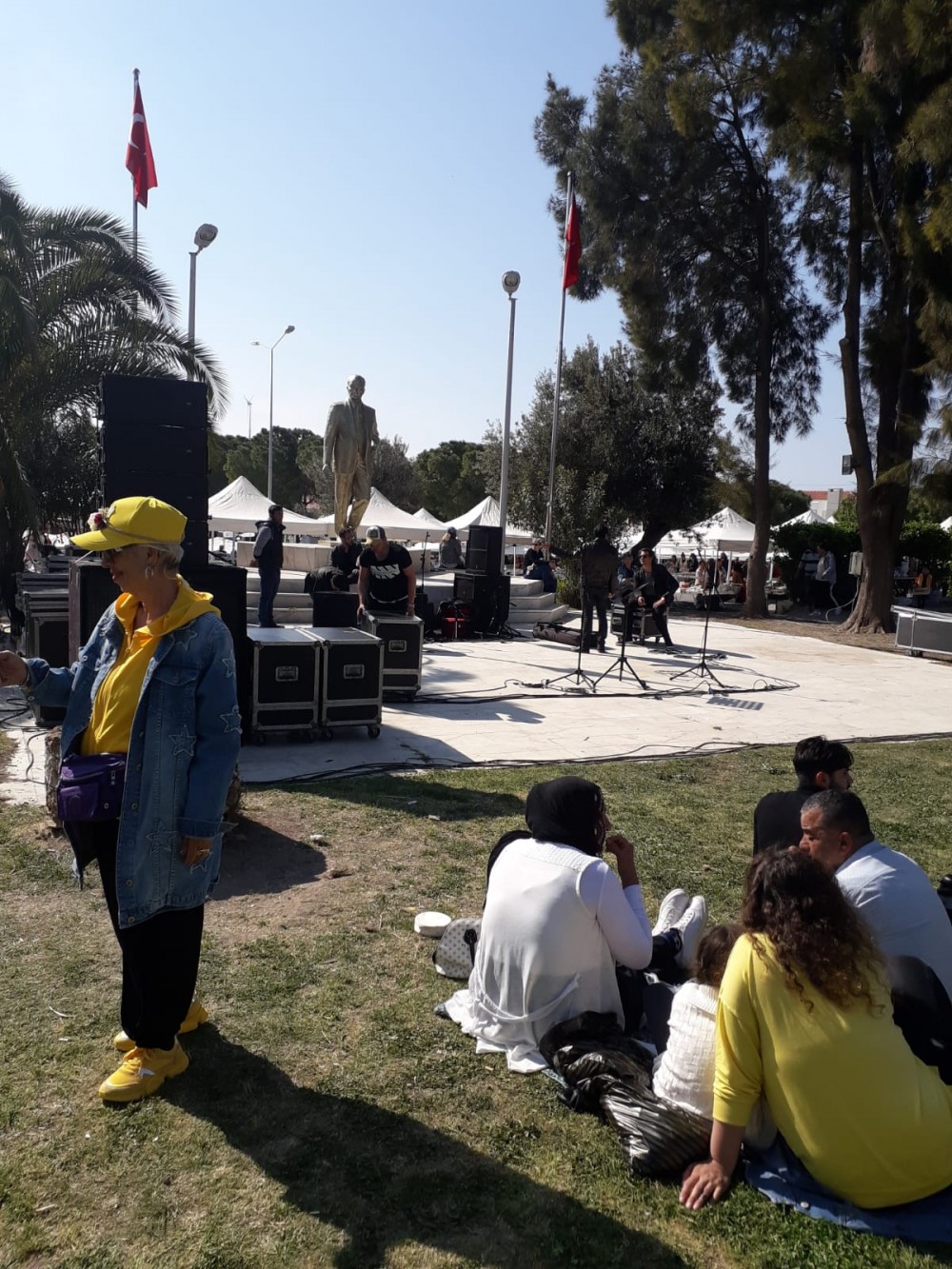 Alaçatı Ot Festivali bin bir çeşit lezzetle başladı