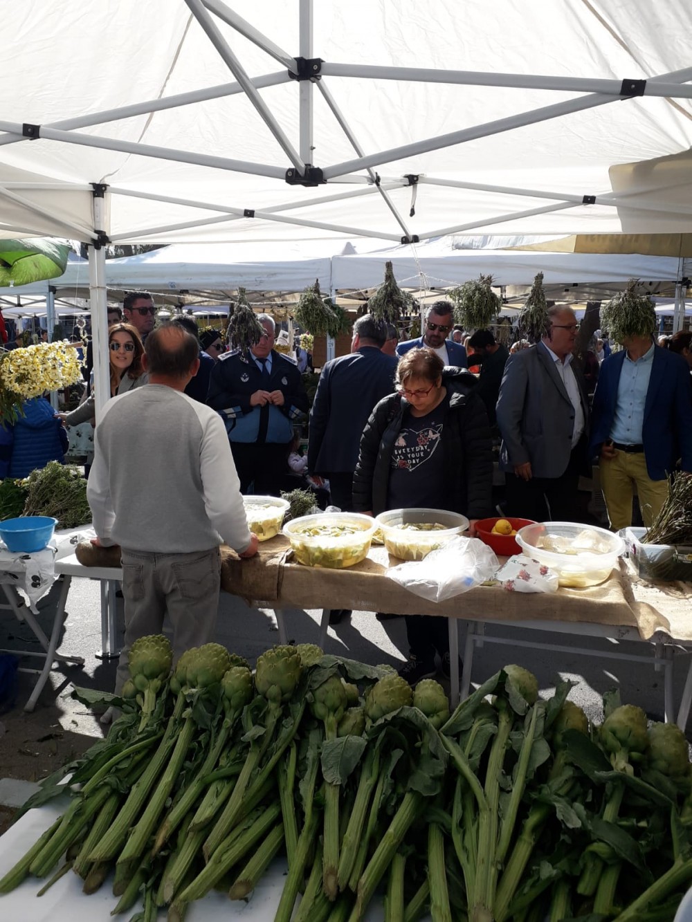 Alaçatı Ot Festivali bin bir çeşit lezzetle başladı