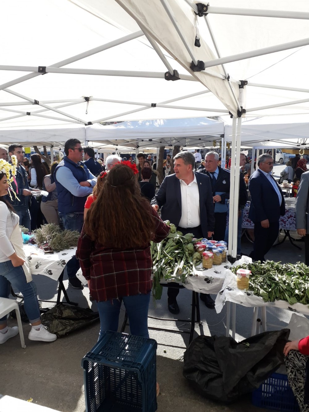 Alaçatı Ot Festivali bin bir çeşit lezzetle başladı