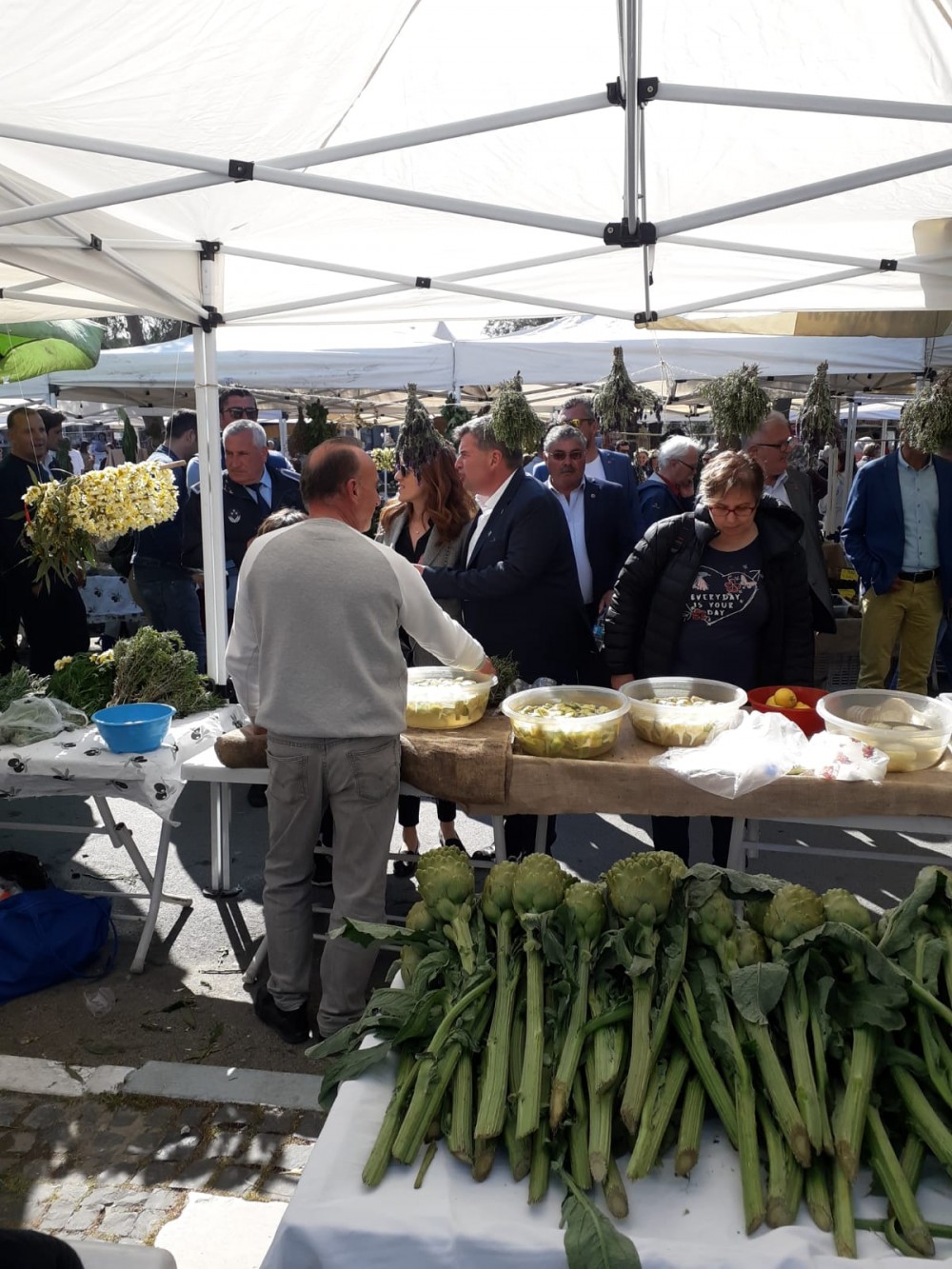 Alaçatı Ot Festivali bin bir çeşit lezzetle başladı